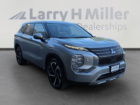 Used 2024 Mitsubishi Outlander 4WD Plug-In Hybrid image 7