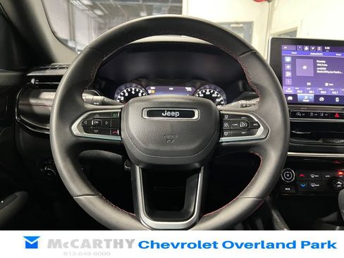 Used 2025 Jeep Compass Trailhawk AWD/4WD image 12