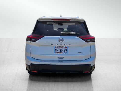 Used 2024 Nissan Rogue SV w/ SV Premium Package FWD image 5