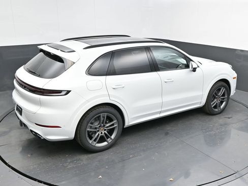 New 2025 Porsche Cayenne image 44