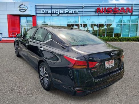 Used 2025 Nissan Altima 2.5 SV image 3