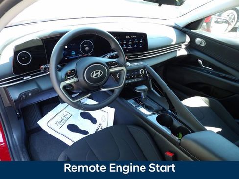 Used 2025 Hyundai Elantra SEL FWD image 9