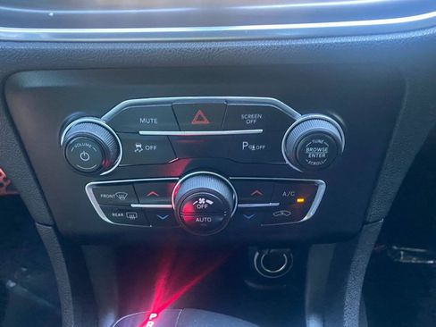 Used 2017 Dodge Charger SXT w/ Blacktop Package RWD image 36