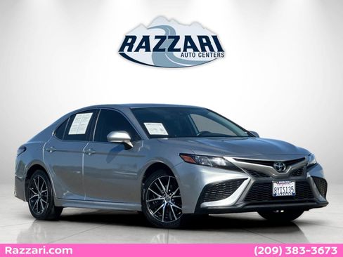 Used 2022 Toyota Camry SE image 1