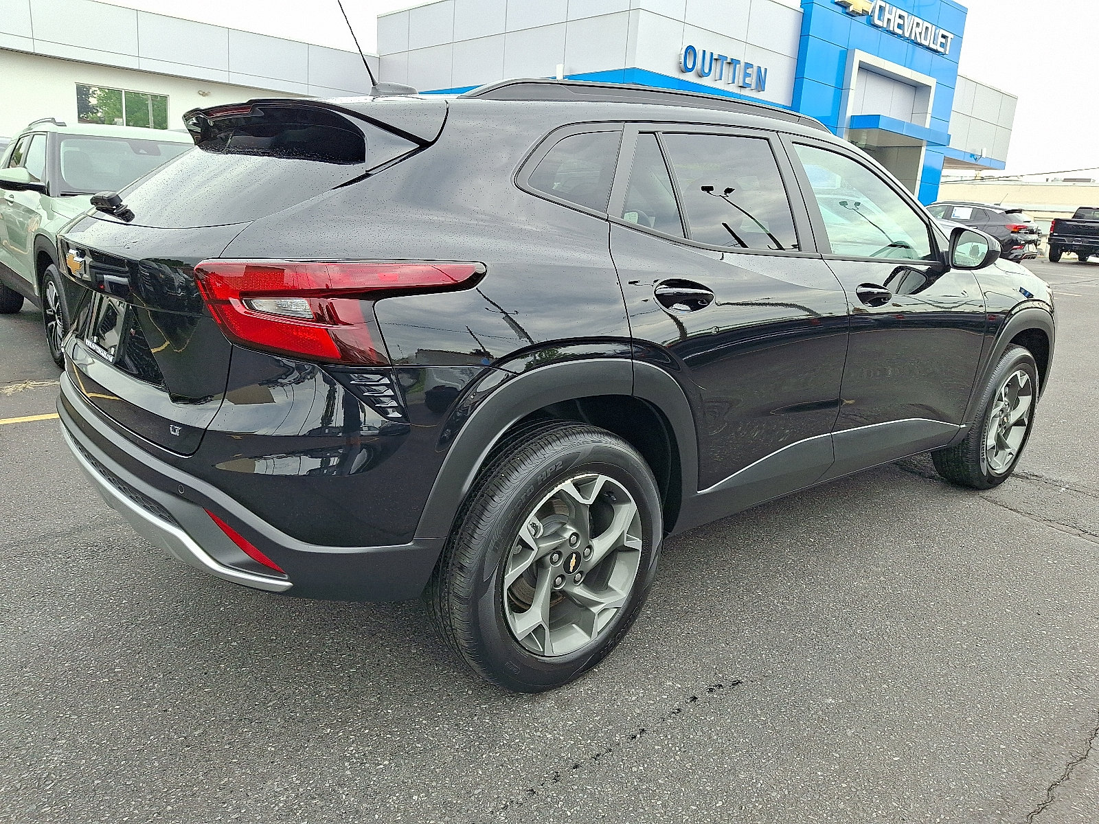 Used 2024 Chevrolet Trax LT w/ Driver Confidence Package FWD image 4