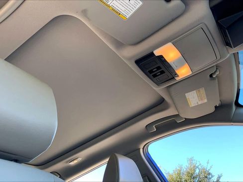 Used 2021 Nissan Rogue SV w/ Premium Package image 11