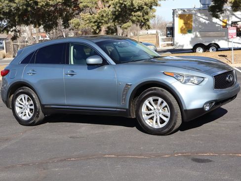 Used 2017 INFINITI QX70 AWD image 2