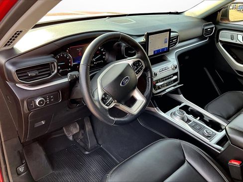 Used 2022 Ford Explorer XLT w/ Equipment Group 202A image 21