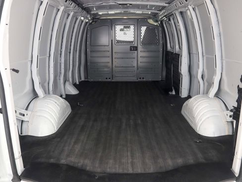 Used 2021 GMC Savana 2500 Extended w/ Driver Convenience Package image 12