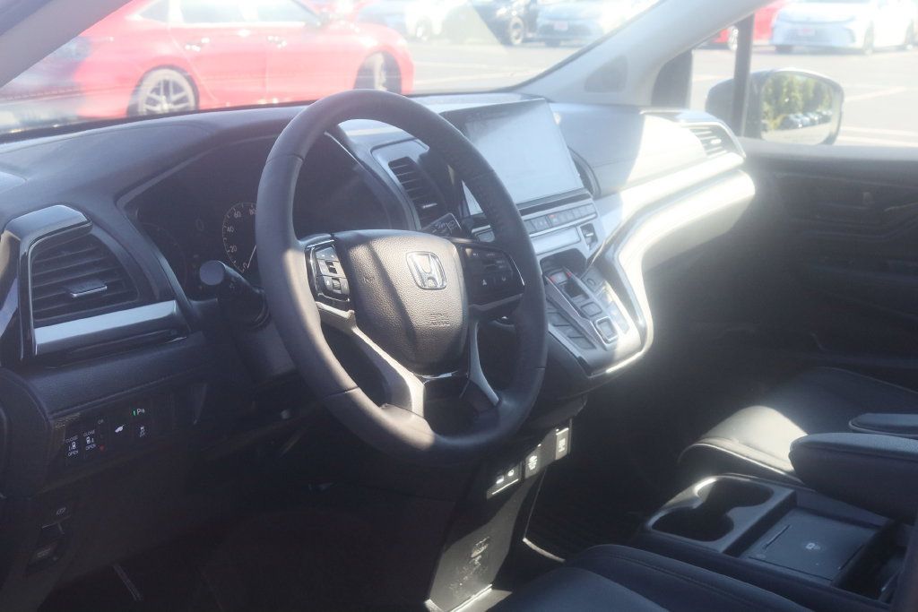 Used 2026 Honda Odyssey Touring image 12