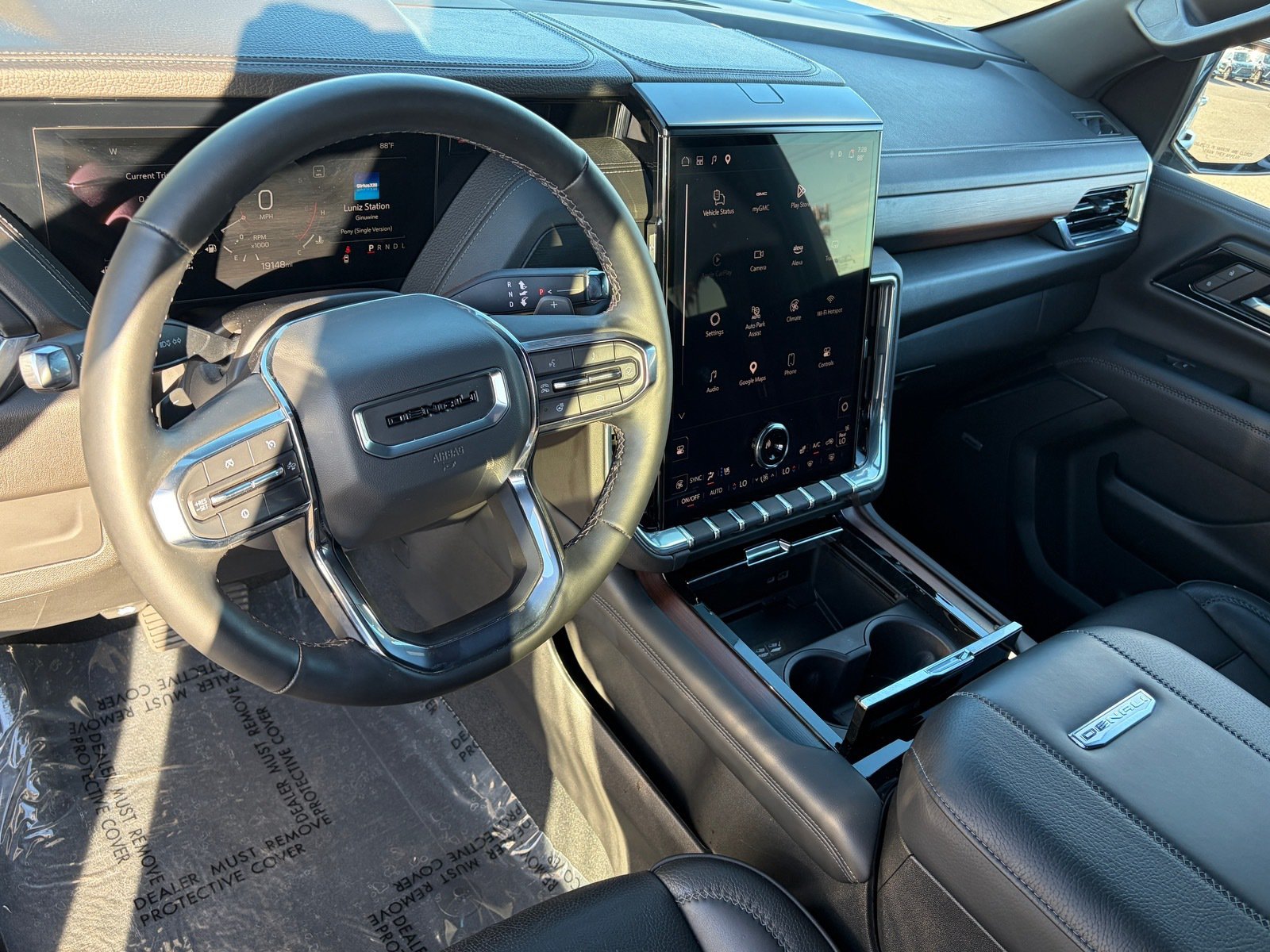 Used 2025 GMC Yukon XL Denali AWD/4WD image 17