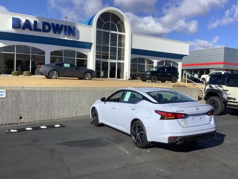 Used 2025 Nissan Altima 2.5 SR image 5