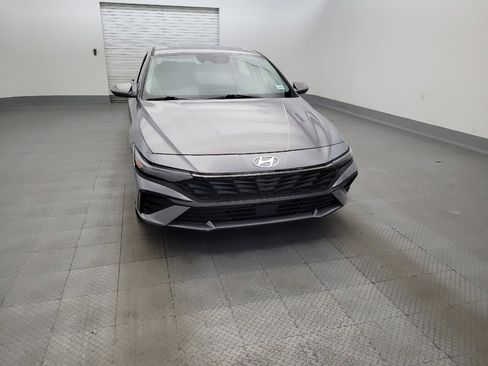Used 2025 Hyundai Elantra SEL FWD image 14