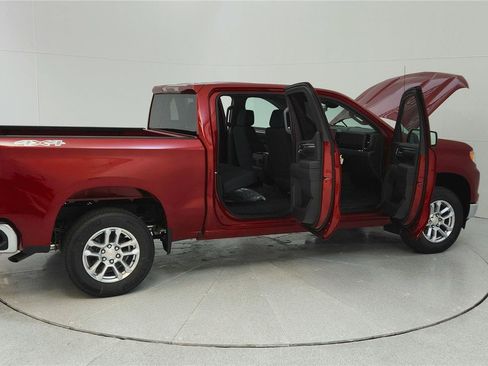Used 2023 Chevrolet Silverado 1500 LT AWD/4WD image 15