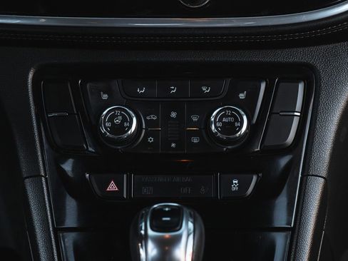 Used 2020 Buick Encore Essence image 13