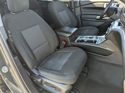 Used 2022 Ford Explorer XLT image 11
