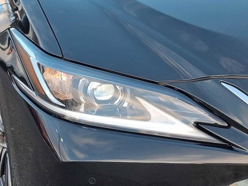 Used 2023 Lexus ES 250 w/ Premium Package image 9