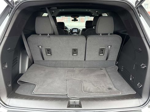 Used 2023 Chevrolet Traverse LT image 20