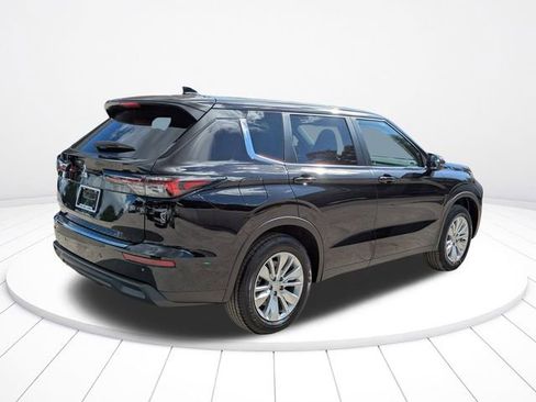 New 2025 Mitsubishi Outlander ES image 4