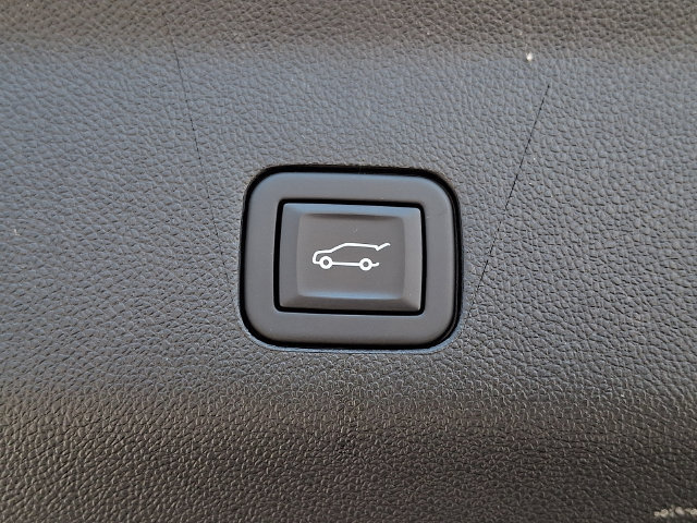 Used 2025 GMC Yukon XL Denali AWD/4WD image 29