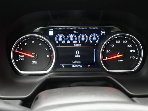 Used 2021 Chevrolet Tahoe Premier w/ Premium Package AWD/4WD image 16