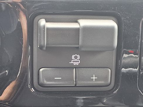 Used 2023 GMC Sierra 1500 SLT image 9