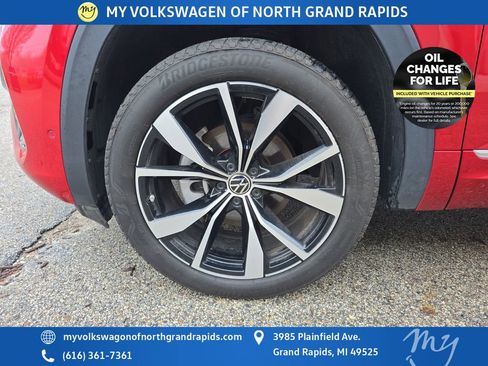 Used 2025 Volkswagen Atlas Cross Sport SEL Premium R-Line AWD/4WD image 31