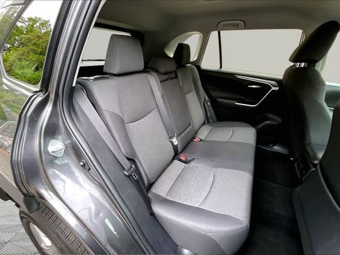 Used 2024 Toyota RAV4 XLE AWD/4WD image 19