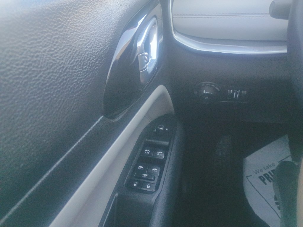 Used 2025 Jeep Compass Limited AWD/4WD image 18