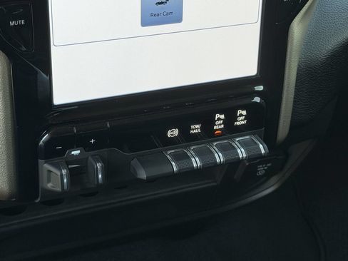 Used 2024 RAM 2500 Laramie w/ Safety Group AWD/4WD image 22