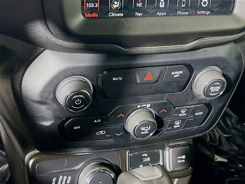 Used 2020 Jeep Renegade Altitude w/ UConnect 8.4 Nav Group image 15