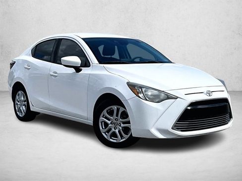 Used 2017 Toyota Yaris iA image 12