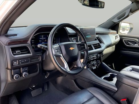 Certified 2024 Chevrolet Suburban LT RWD image 17