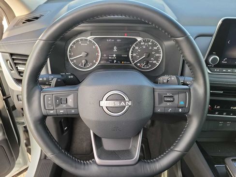 Used 2025 Nissan Rogue SV AWD/4WD image 19