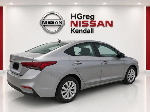 Used 2021 Hyundai Accent SE FWD image 4