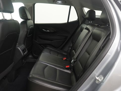 Used 2023 GMC Terrain SLT image 15