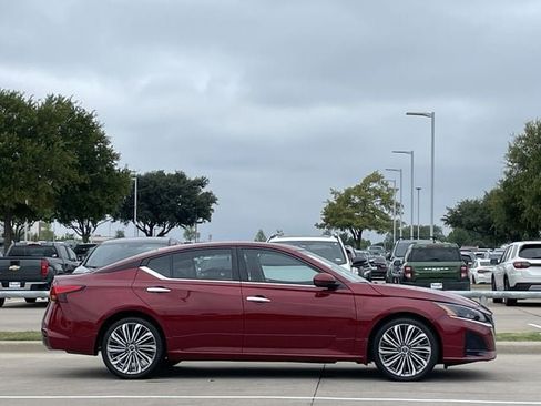 Used 2024 Nissan Altima 2.5 SL FWD image 3