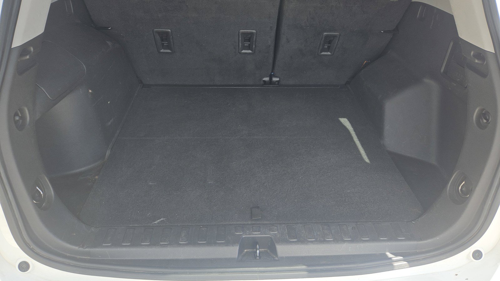 Used 2024 GMC Terrain SLE FWD image 21