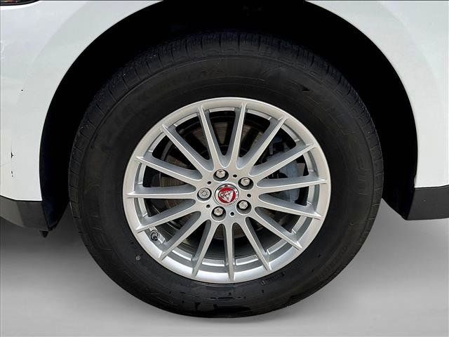 Used 2019 Jaguar F-PACE AWD/4WD image 10