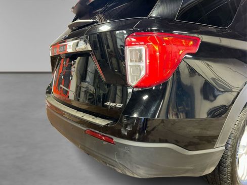 Used 2023 Ford Explorer XLT image 18