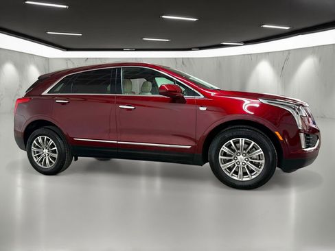 Used 2018 Cadillac XT5 Luxury w/ Driver Awareness Package image 8
