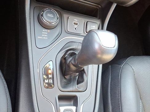 Certified 2021 Jeep Cherokee Latitude Lux w/ Comfort/Convenience Group image 30