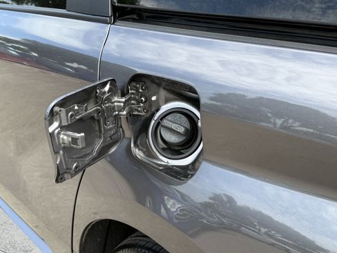 Used 2024 Toyota Sienna LE image 14