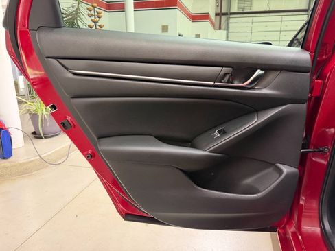 Used 2018 Honda Accord Sport image 12