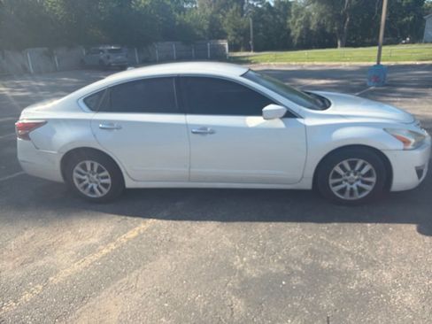 Used 2014 Nissan Altima 2.5 S w/ Display Audio Package FWD image 5