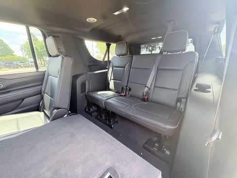 Used 2024 GMC Yukon XL SLT RWD image 8