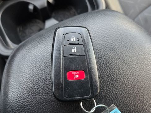 Used 2020 Toyota RAV4 XLE FWD image 26