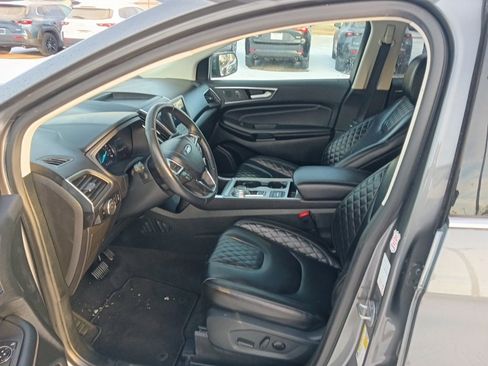 Used 2024 Ford Edge Titanium image 3