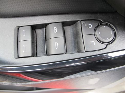 Used 2026 Chevrolet Equinox LT w/ Convenience Package II FWD image 10
