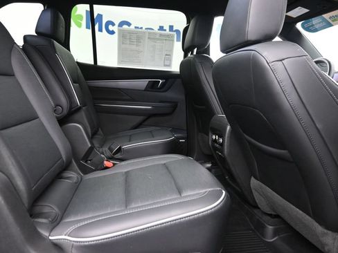 Used 2025 Buick Enclave Sport Touring w/ Power Package AWD/4WD image 10